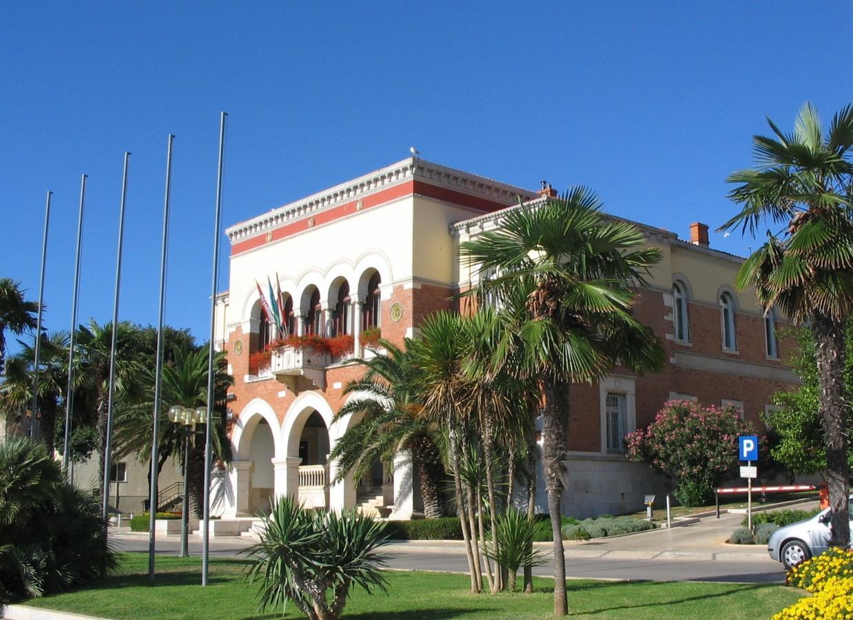 Mip * Porec
